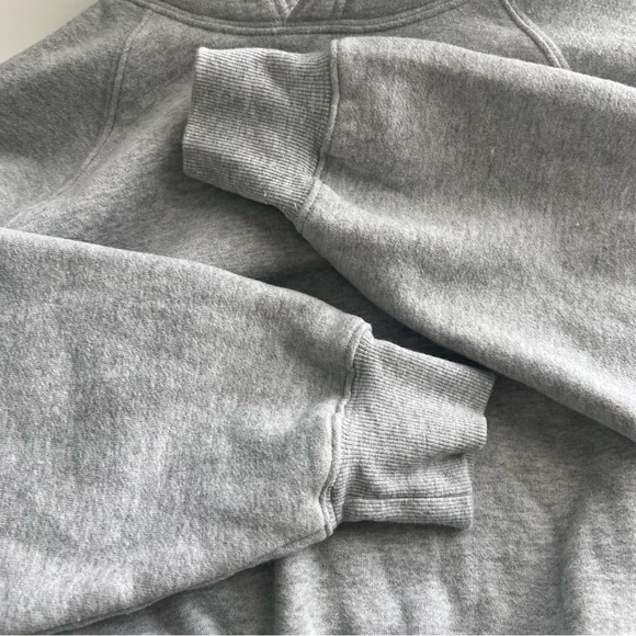 Aritzia Cozy Fleece Mega Raglan Cropped Hoodie Heather Chrome - Picture 5 of 7